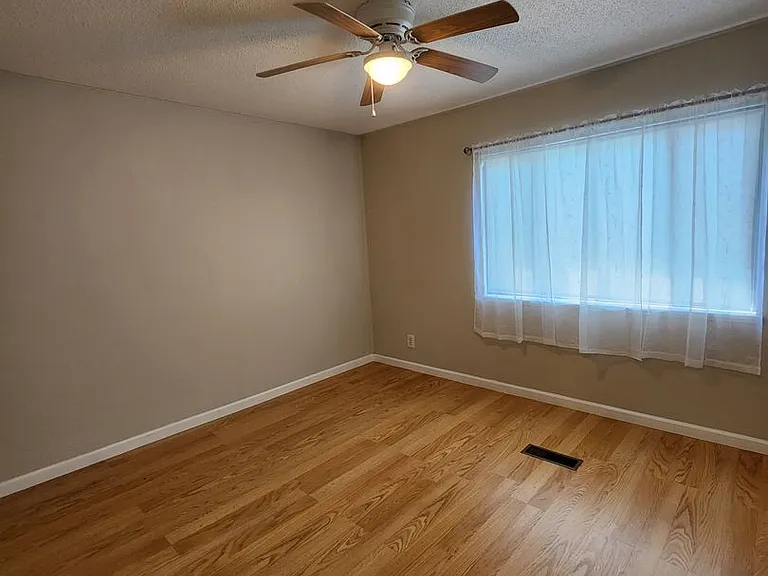 70 Wilshire Heights Dr — Photo 4