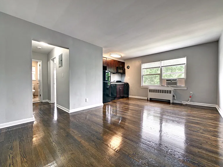 Windsor Apartments — Photo 12
