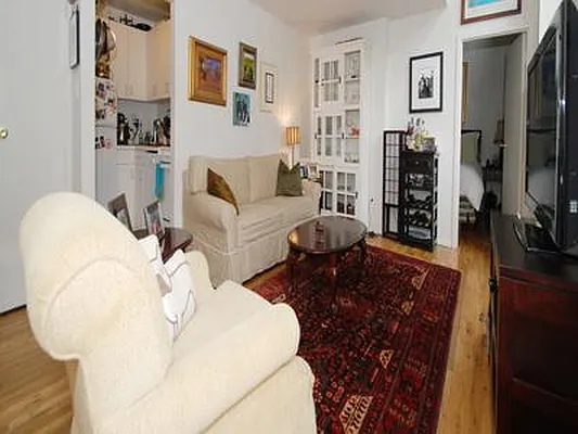 Rented by Buchbinder & Warren | media 20