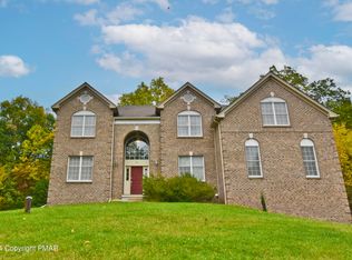 202 Saddle Creek Dr, Mount Bethel, PA 18343