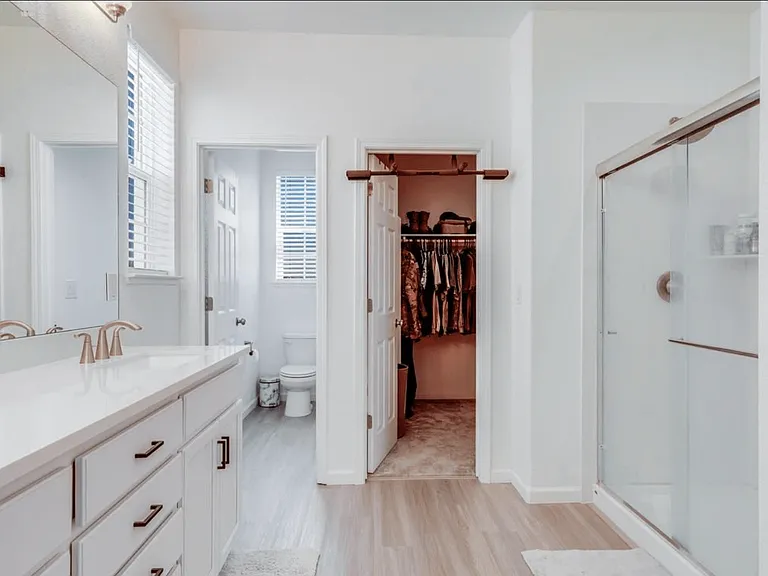 1303 Niemann St — Photo 13