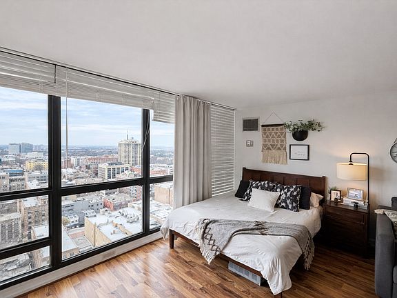3rd image of 1540 N La Salle St #1607