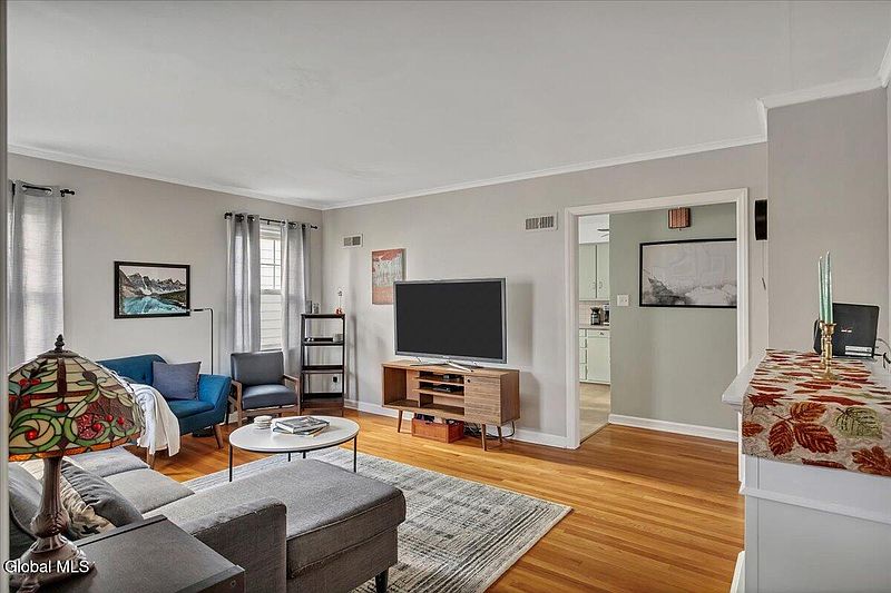 3rd image of 1157 McClellan Street