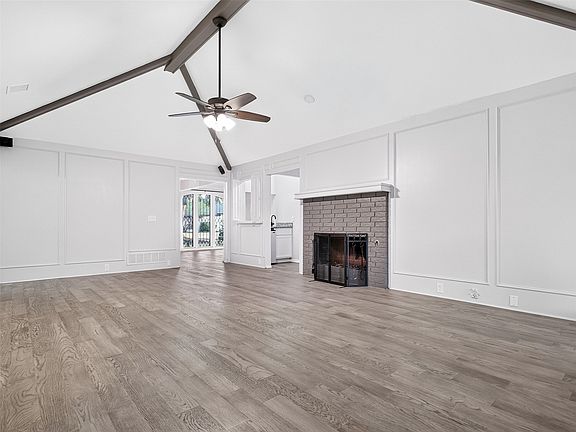 5th image of 805 Green Brook Dr
