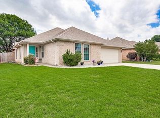 316 Angela Dr, Burleson, TX 76028