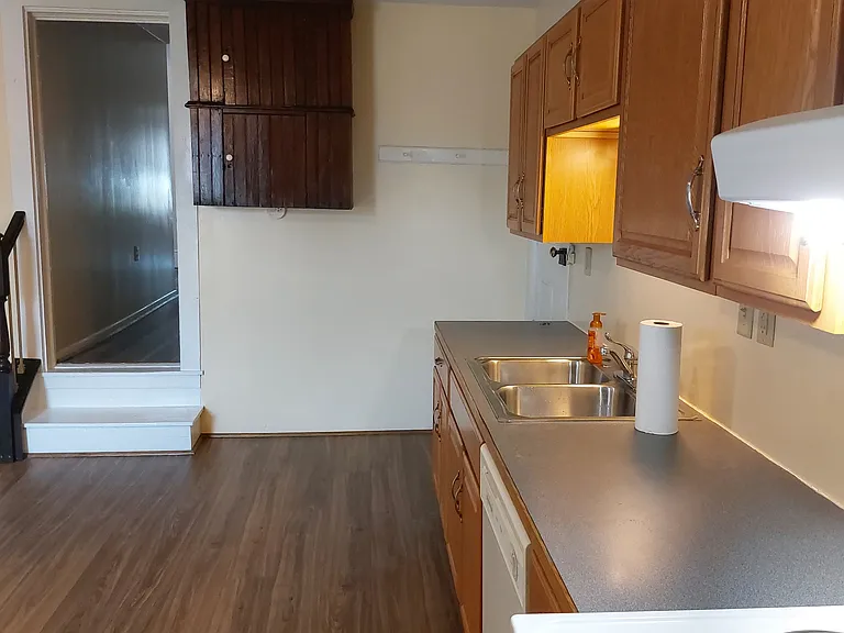 209 Lincoln Way E — Photo 9