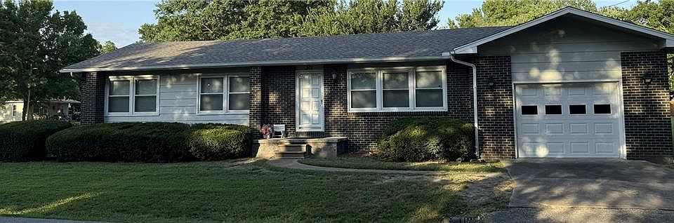 1st image of 301 S 3rd St