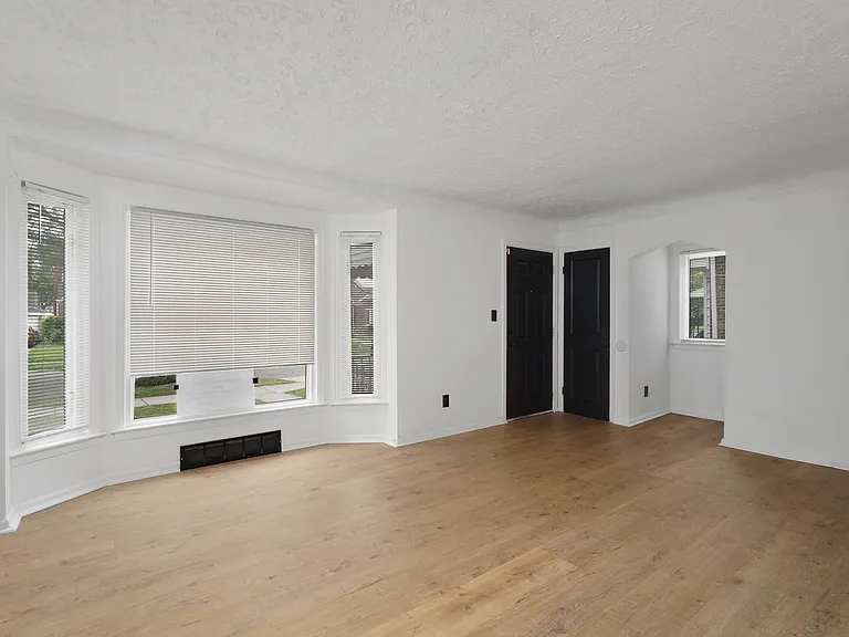 13891 Fairmount Dr — Photo 6