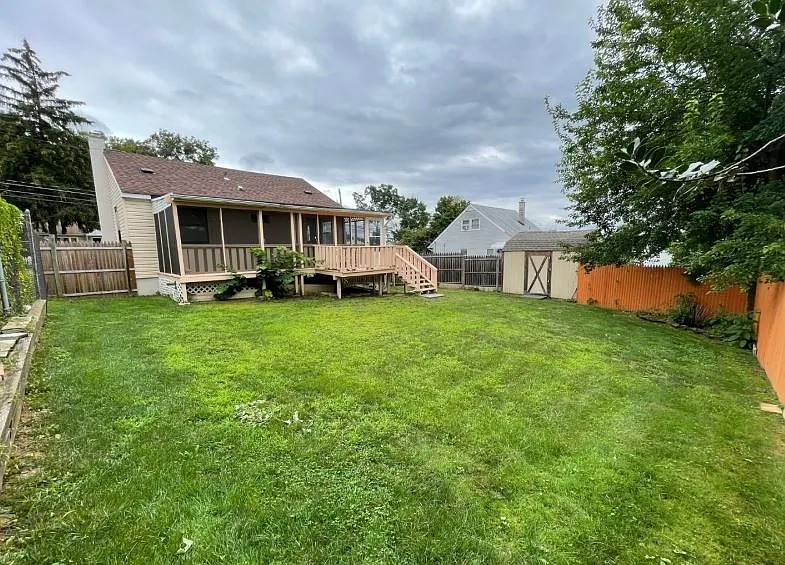 3 bed, 946 sqft, $3,200 — Photo 2