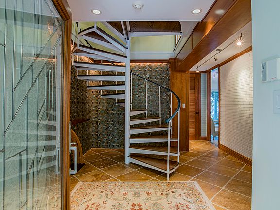 5th image of 302 Lasalle Ct