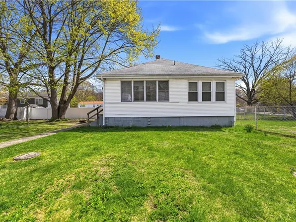 9 Youlden Ave, Cranston, RI 02910