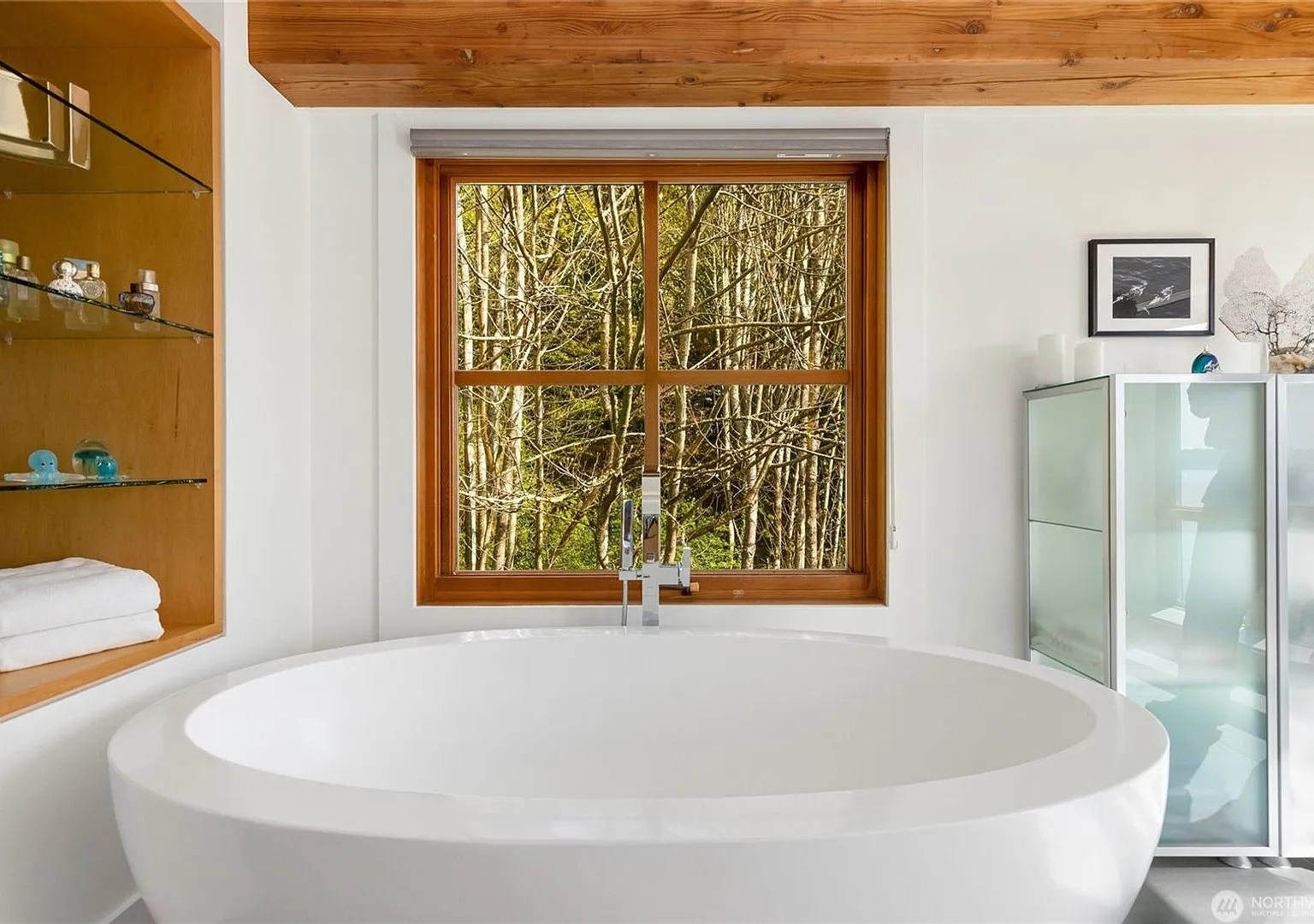 Architectural Seattle Masterpiece with Panoramic Water Views — Photo 3