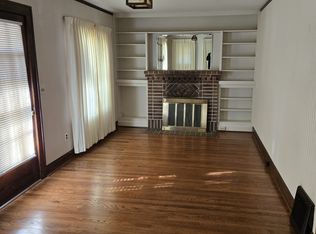 8616 W 60th St, Overland Park, KS 66202