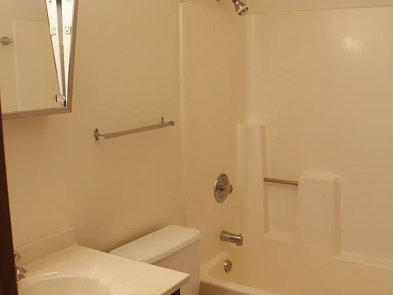 920 Southland Ln — Photo 23