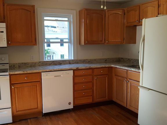 Range & refrigerator.