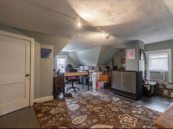 3rd image of 1442 Robinwood Ave Floor 3
