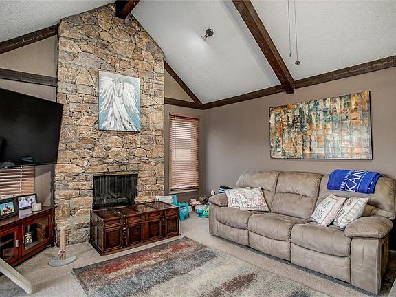 4th image of 2829 Trenchard Dr
