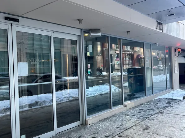 210 Victoria St #3802, Toronto, ON M5B 2R3