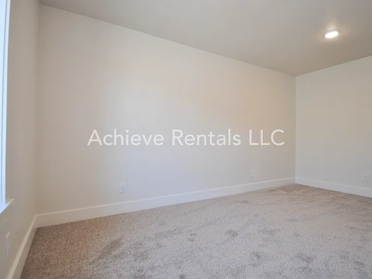 2038 N 380 E — Photo 15