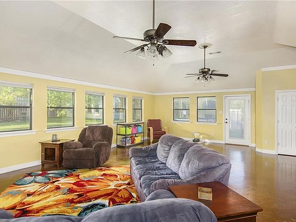 4th image of 10016 Westpark Dr