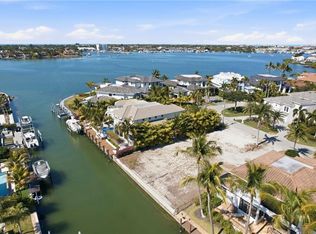 1670 Dolphin CT, NAPLES, FL 34102