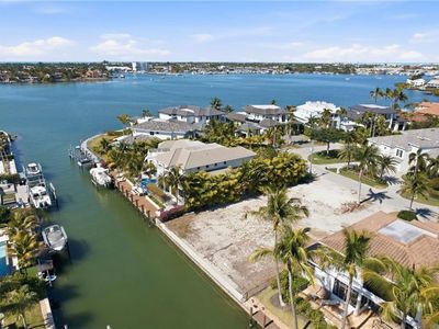 1670 Dolphin CT, Naples, FL, 34102