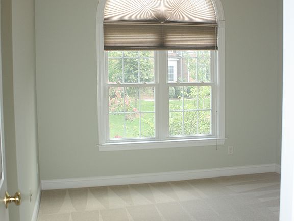 Bedroom #1 with vaulted ceiling-Jack and Jill bathroom with
