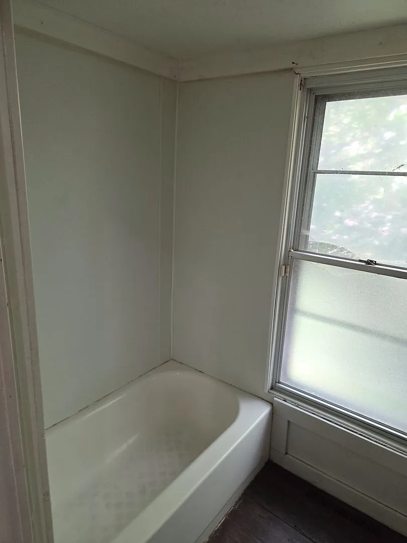 Charming 2-Bedroom Home in Peoria Pet-Friendly & Move-In Ready! 50% Off First Month! — Photo 2