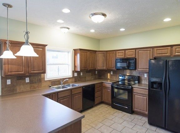 4th image of 336 Buchanan Dr
