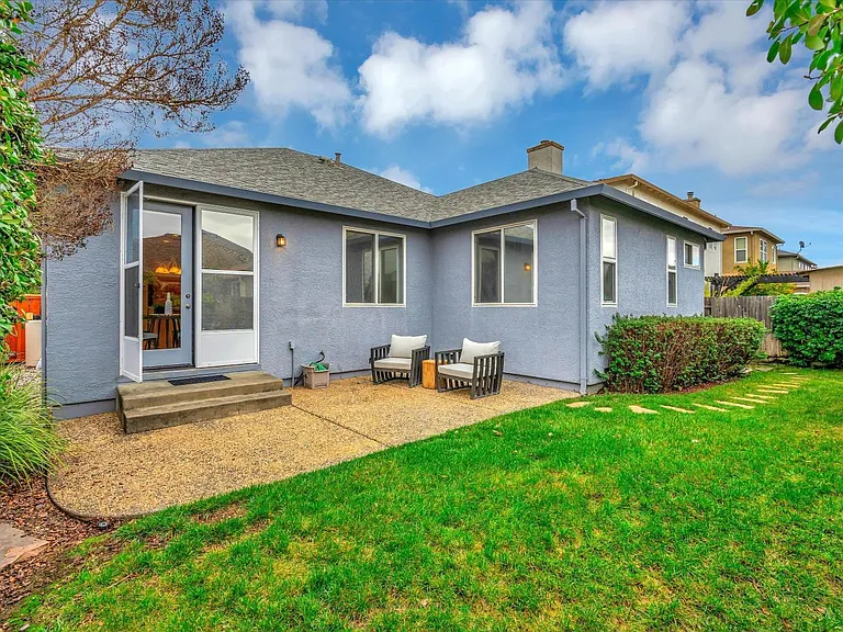 102 Bouquet Cir — Photo 5