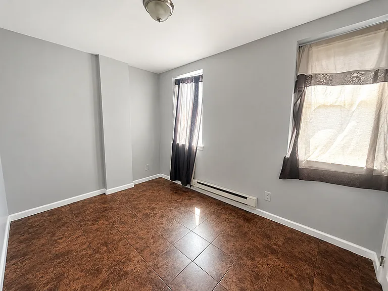 2601 N Sartain St — Photo 9