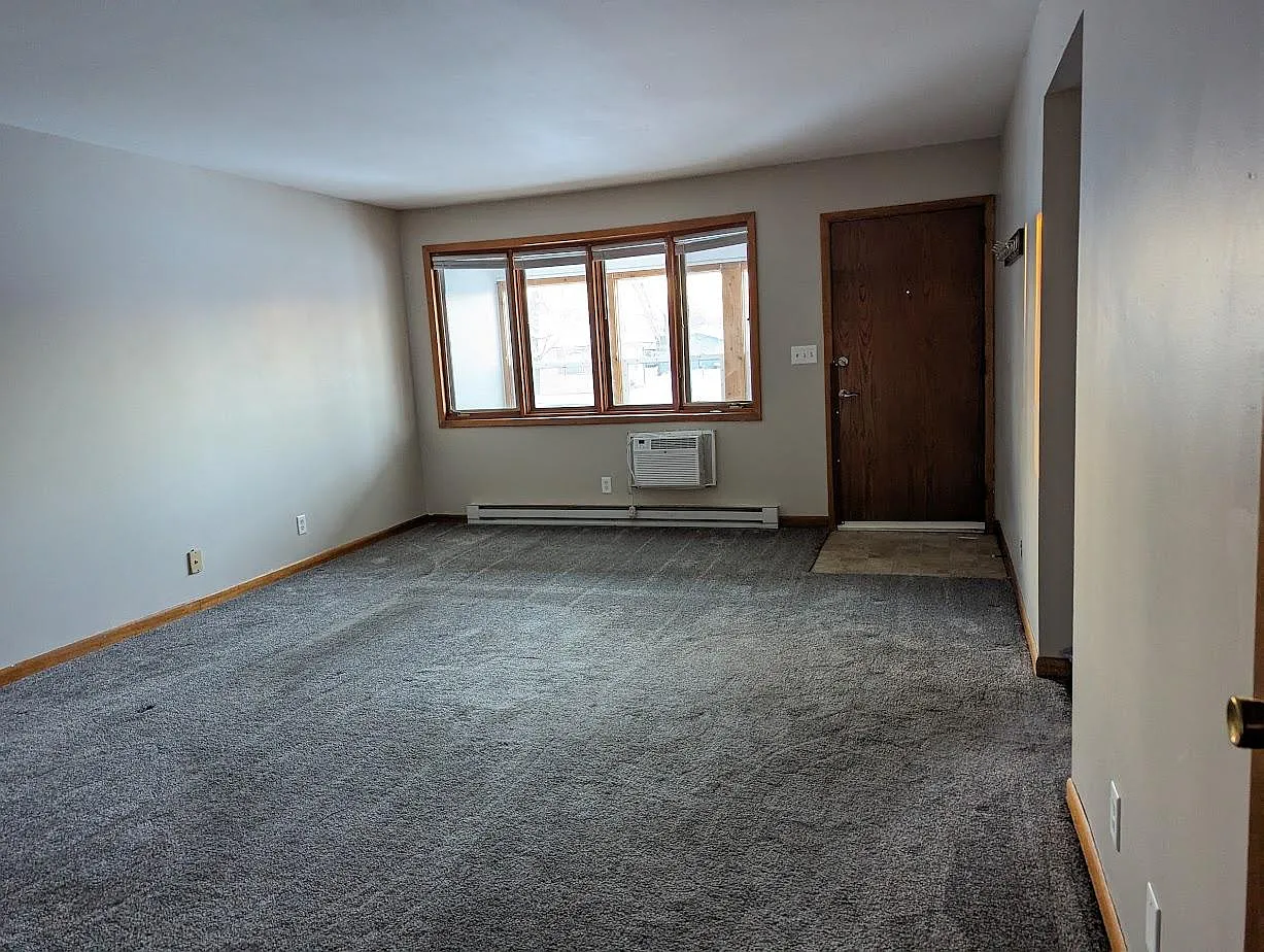 3 bed, 1000 sqft, $1,850 — Photo 2