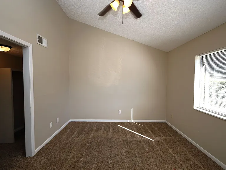1307 Baytree Dr #E — Photo 9