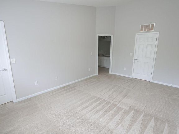 4th image of 4195 Highwood Dr