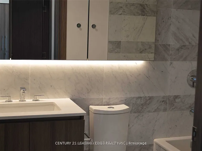 19 Bathurst St #905 — Photo 8