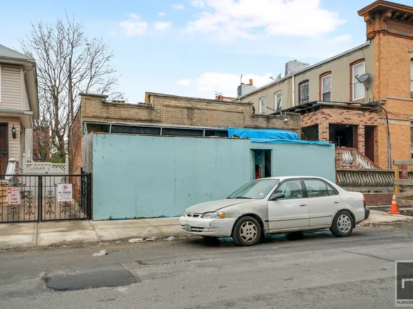 2724 Clarendon Road image 6 of 10