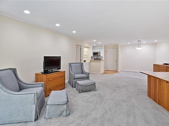 5th image of 25309 Plantation Dr NE #25309