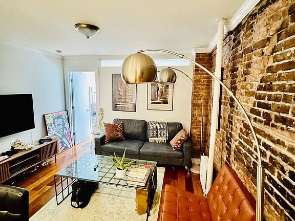 3rd image of 118 E 4th St APT 12A