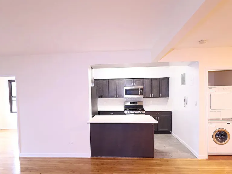 3415 Parsons Blvd #4R — Photo 12