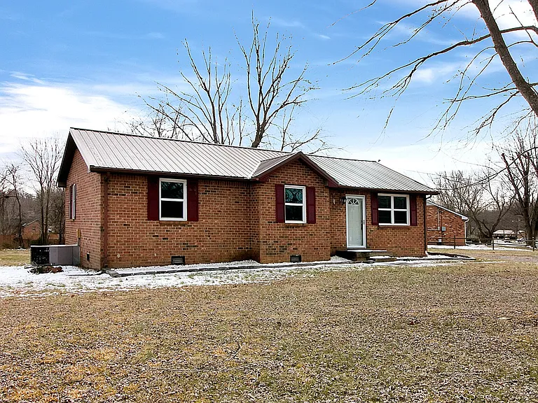 729 Welsey Dr — Photo 2