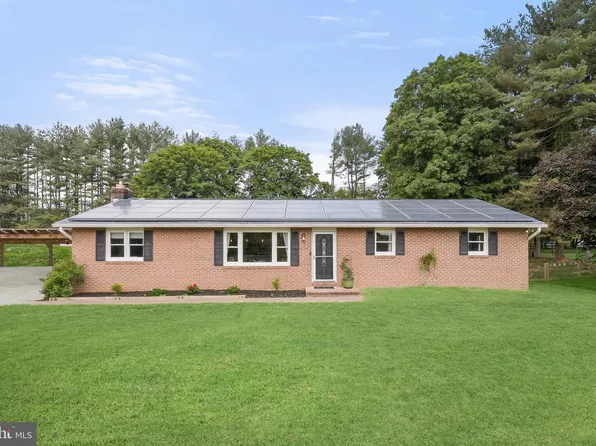 4122 London Bridge Rd, Sykesville, MD 21784