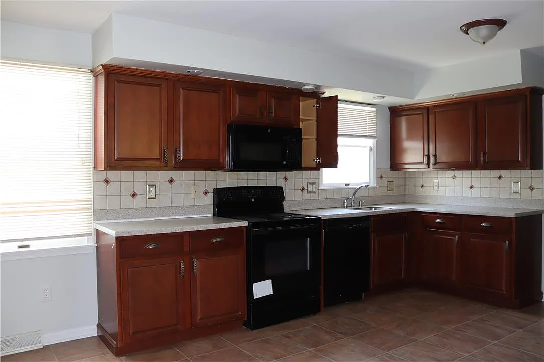 4 bed, 2.5 bath, 2132 sqft, $2,800 — Photo 4