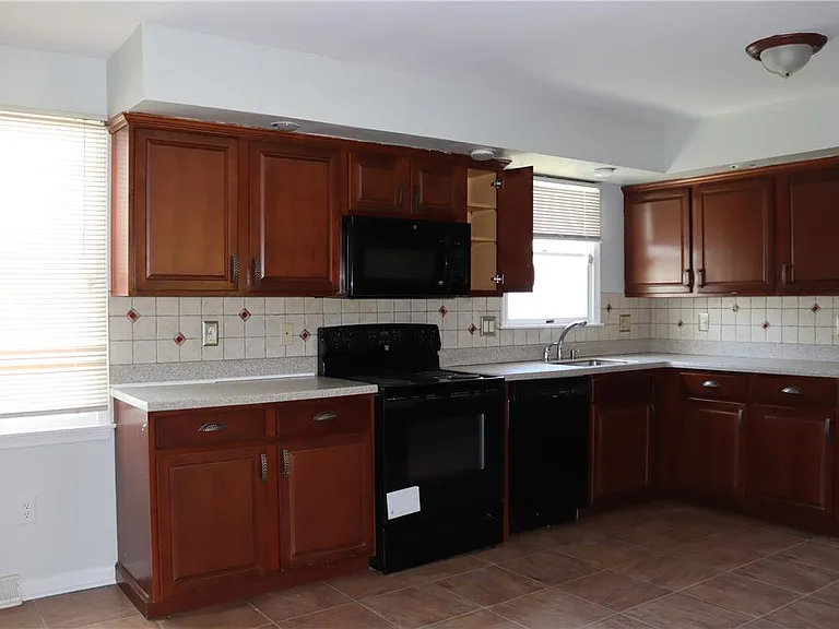 3500 Lafayette Dr — Photo 4
