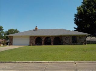 2804 Hayes St, Muskogee, OK 74403