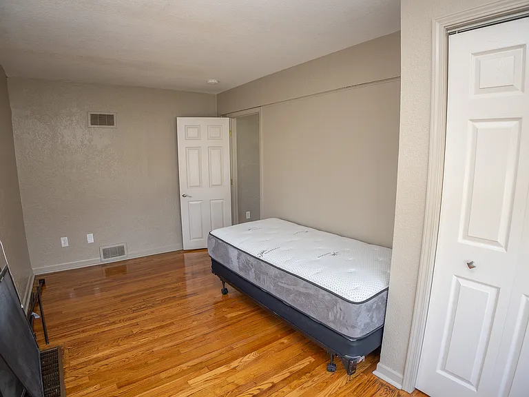 1101 Madison St #1 — Photo 9
