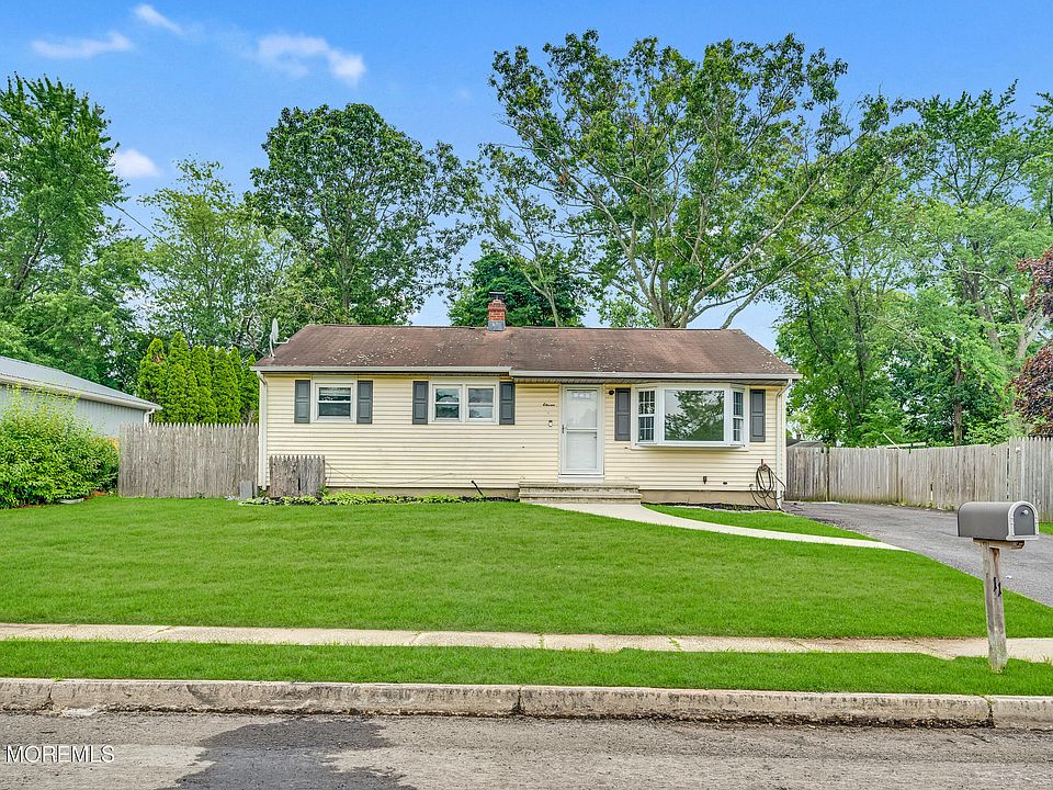 1st image of 11 Lawrence Avenue