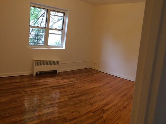 4th image of 4228 201st St APT 6E