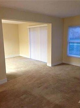 3rd image of 607 SW 1st Ct
