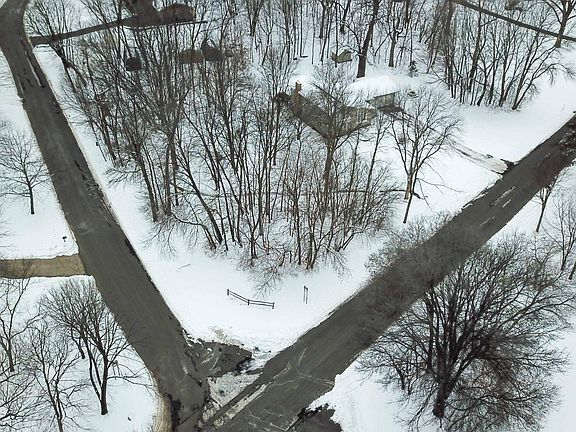 5th image of 8125 Spring Valley Rd