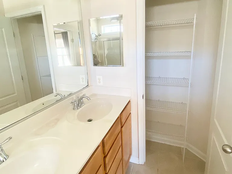675 Anacostia Ave NE — Photo 9